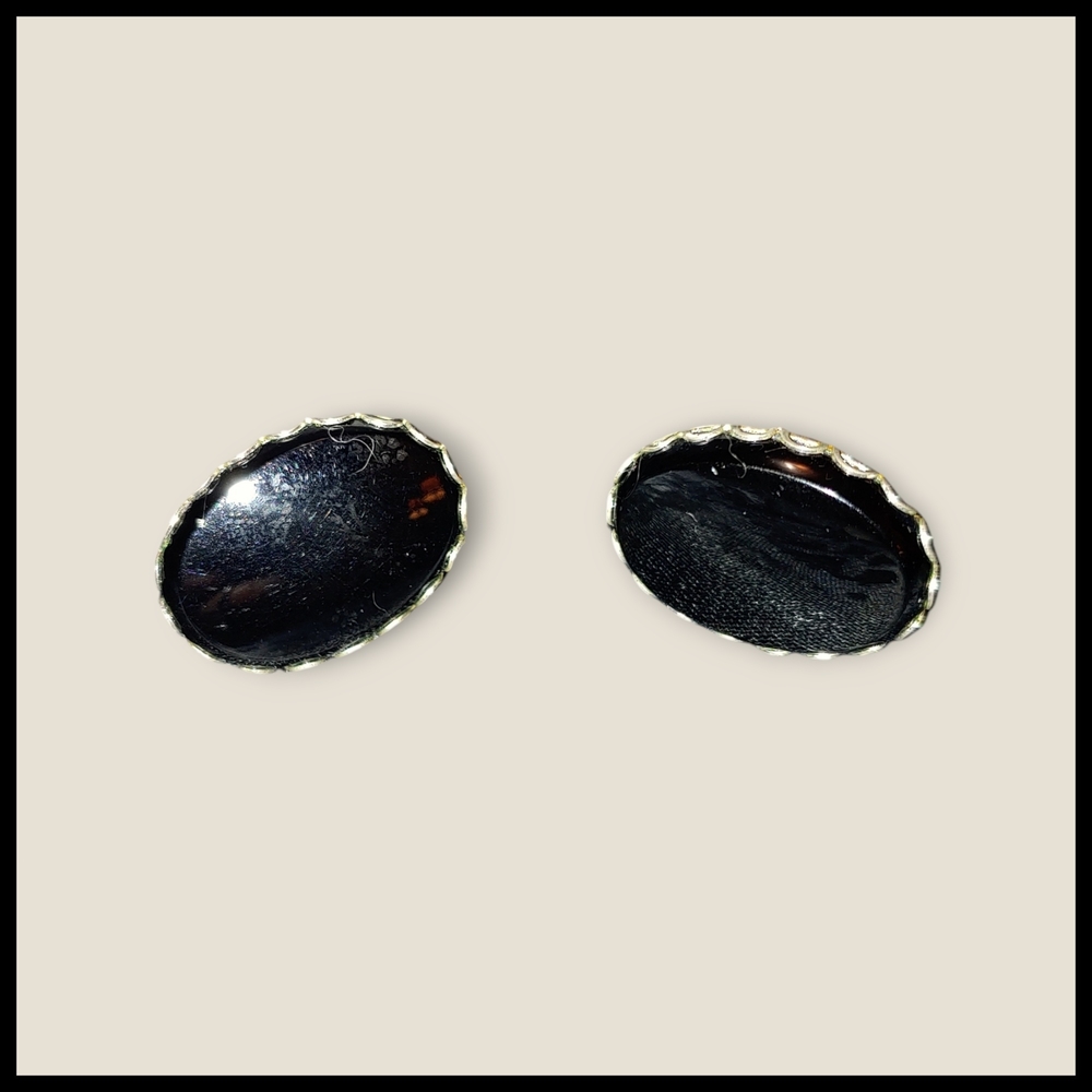Vintage Screw Back Black Oval Earrings - Picture 6 of 9
